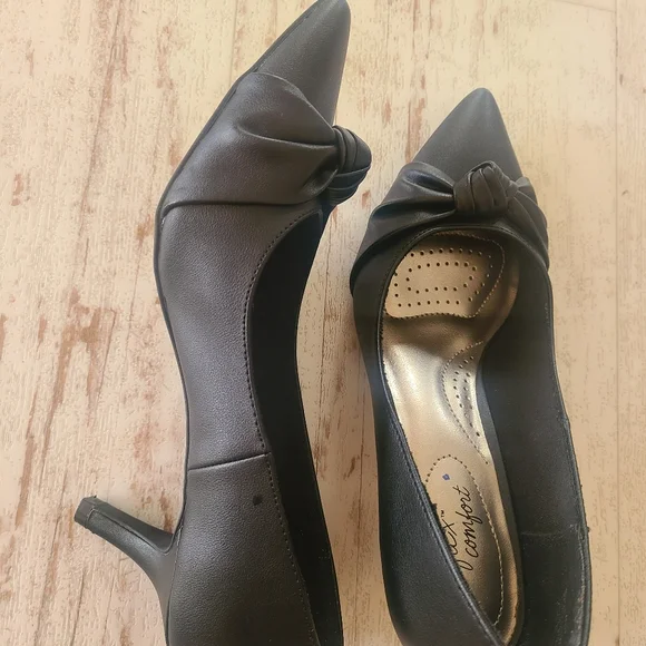 Shoes - Picture 2 of 5